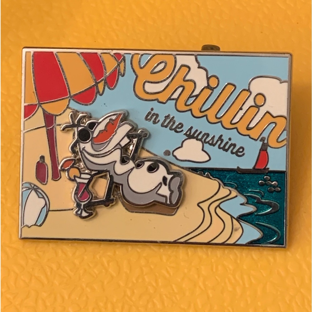 Disney Olaf Chillin in the Sunshine ☀️ Collectible 2014 Pin